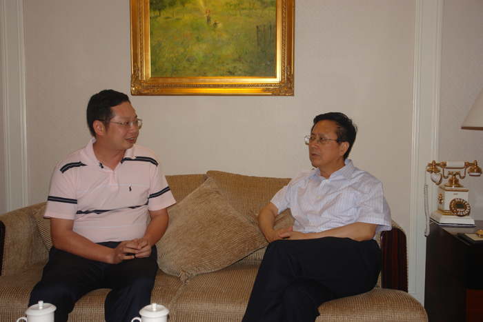 2009年7月1日，全國(guó)人大常委會(huì)副委員長(zhǎng)、民建中央主席陳昌智在廈門調(diào)研時(shí)，親切接見蘇慶燦
